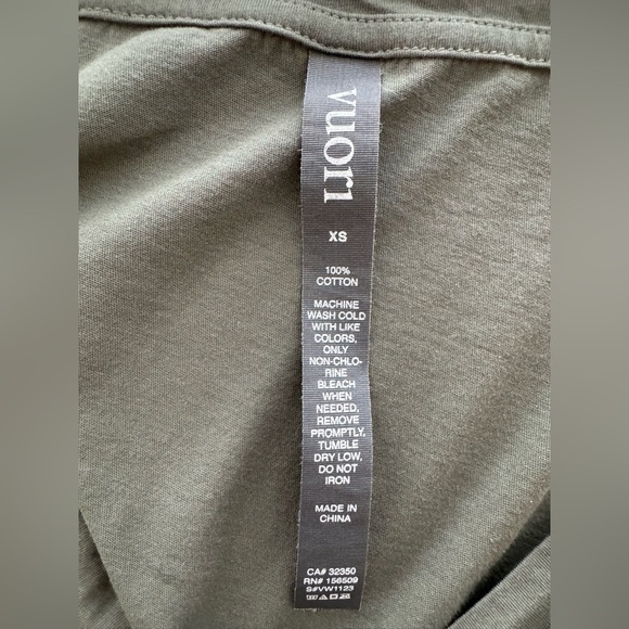 Vuori Women’s Sutton V Neck Tee - Picture 5 of 12